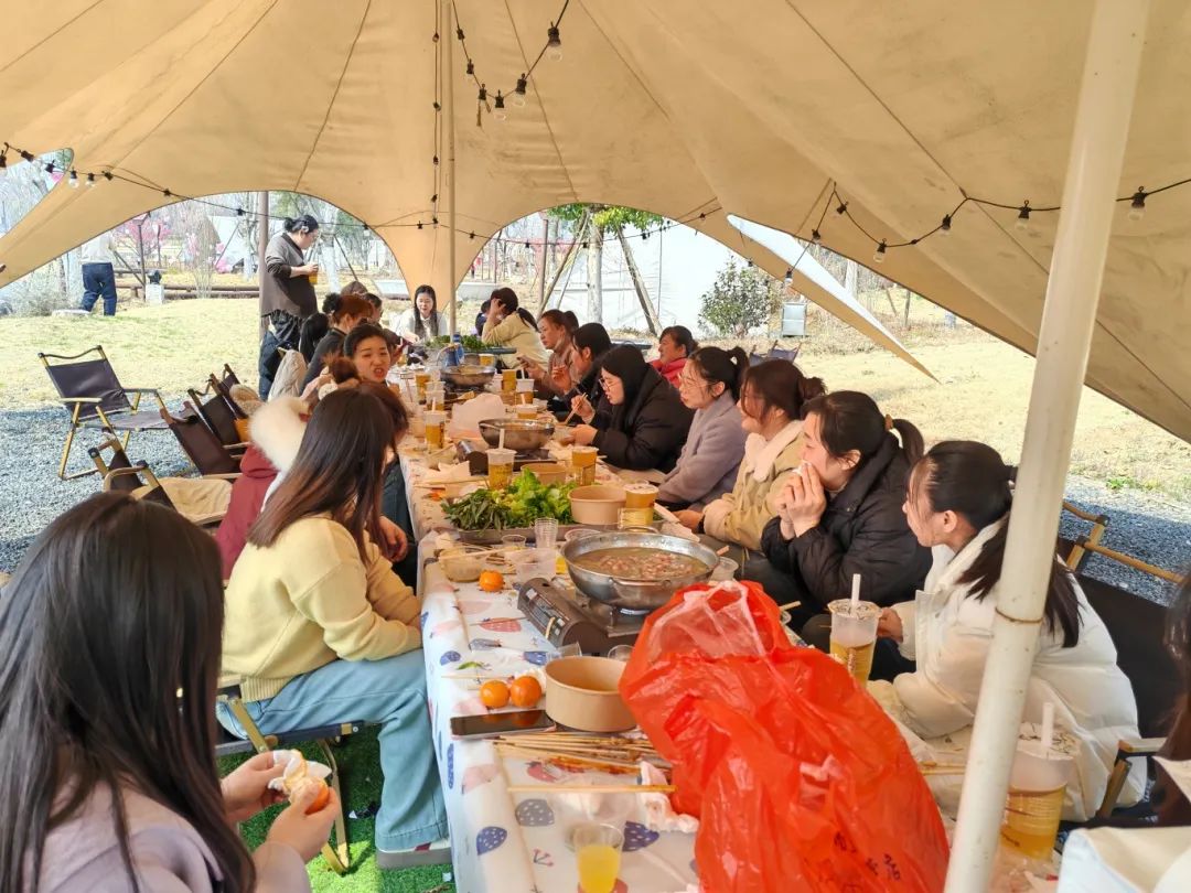 開展女職工團(tuán)建活動(dòng).jpg